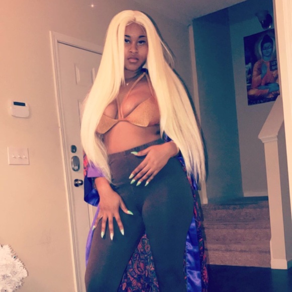 Meet your posher  HEY YALL IM CHYNA - Picture 1 of 4